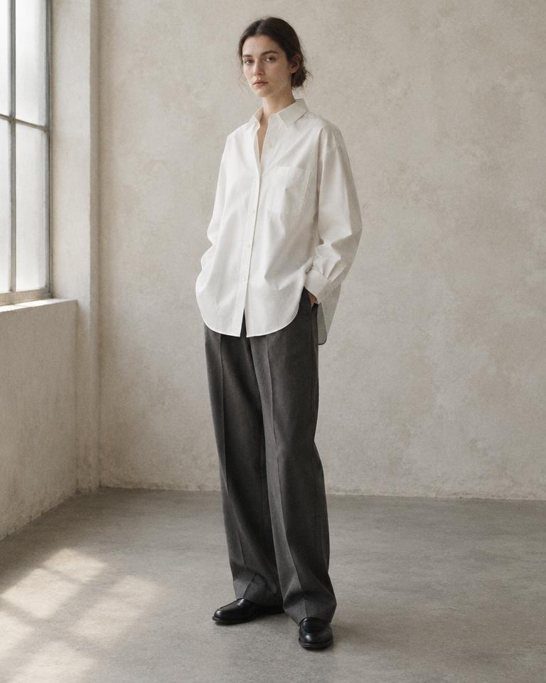 Model wearing the oversized Easy Shirt in off-white cotton
